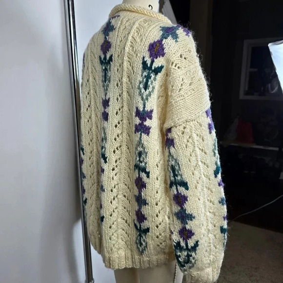 100% Wool Nomadic Traders Barkeley CA Sweater Hand Knit Nepal Cream/Flowers L - Picture 7 of 10